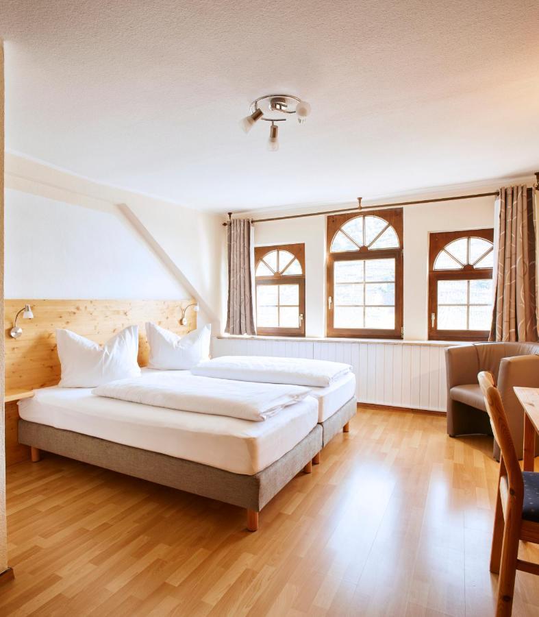 Отель Weinhaus Lenz Briedern Экстерьер фото