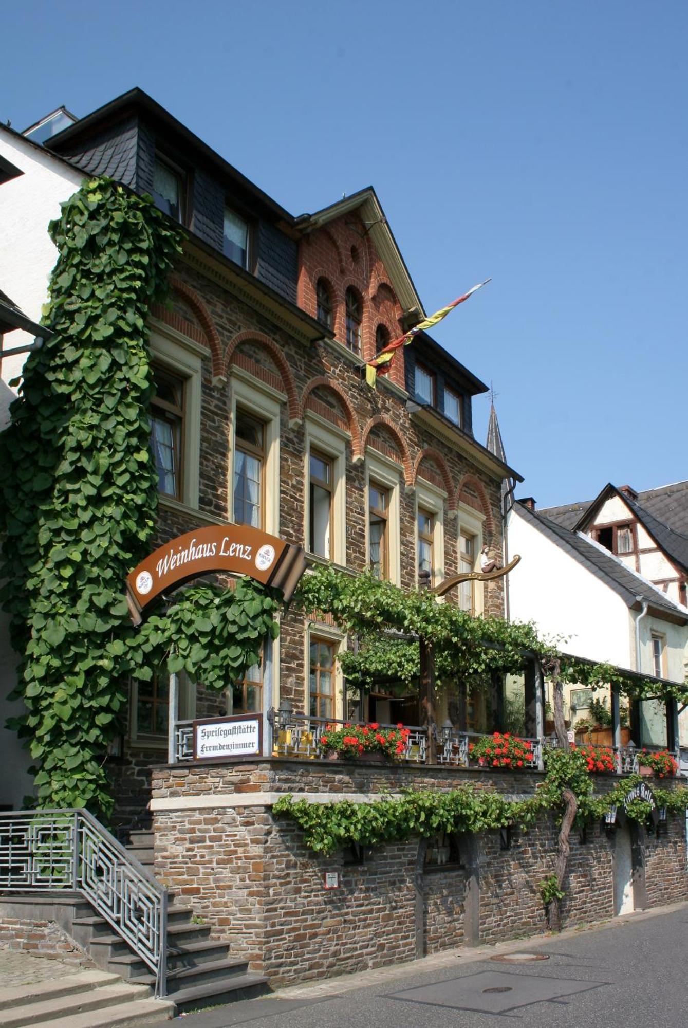 Отель Weinhaus Lenz Briedern Экстерьер фото